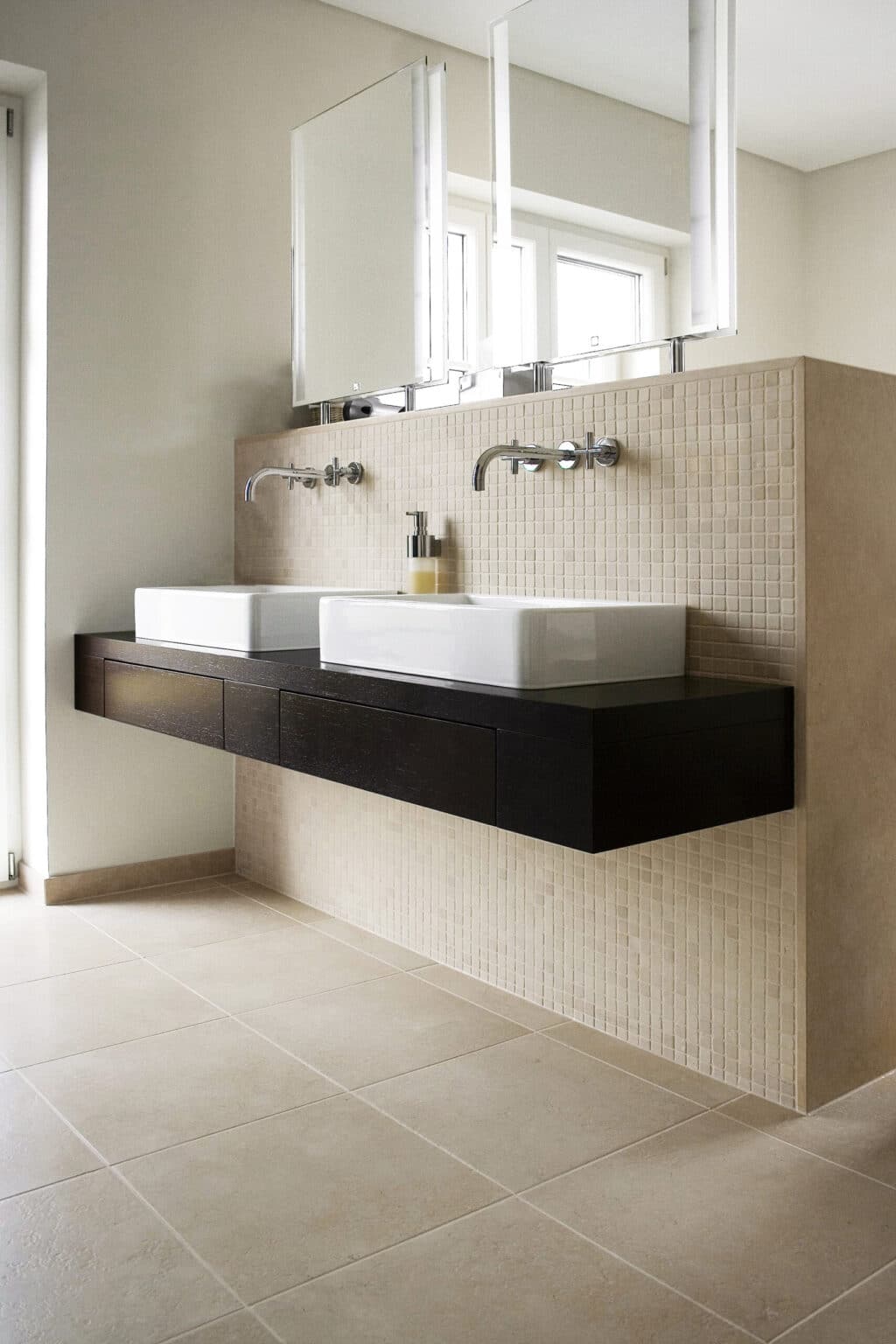 Galala Kalkstein Fliesen gebürstet + Mosaik